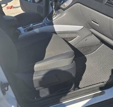 Белый Форд Куга, объемом двигателя 2 л и пробегом 289 тыс. км за 10800 $, фото 8 на Automoto.ua