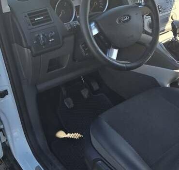 Белый Форд Куга, объемом двигателя 2 л и пробегом 289 тыс. км за 10800 $, фото 4 на Automoto.ua
