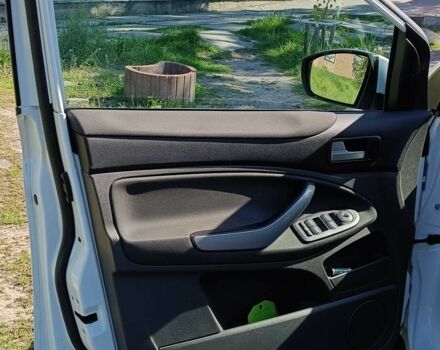 Белый Форд Куга, объемом двигателя 2.5 л и пробегом 250 тыс. км за 9500 $, фото 14 на Automoto.ua