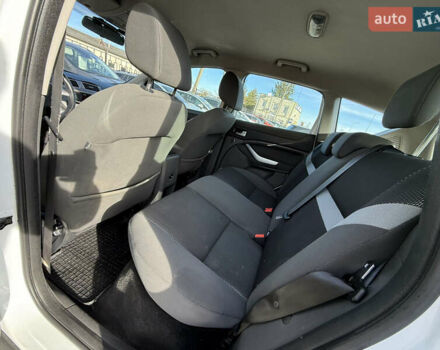 Білий Форд Куга, об'ємом двигуна 2 л та пробігом 299 тис. км за 8999 $, фото 33 на Automoto.ua