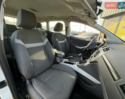 Білий Форд Куга, об'ємом двигуна 2 л та пробігом 299 тис. км за 8999 $, фото 21 на Automoto.ua