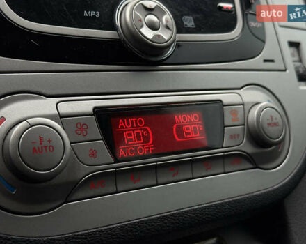 Білий Форд Куга, об'ємом двигуна 2 л та пробігом 228 тис. км за 9800 $, фото 24 на Automoto.ua