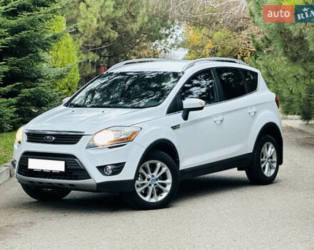 Белый Форд Куга, объемом двигателя 2 л и пробегом 117 тыс. км за 12350 $, фото 29 на Automoto.ua