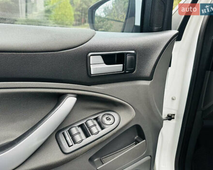 Белый Форд Куга, объемом двигателя 2 л и пробегом 117 тыс. км за 12350 $, фото 11 на Automoto.ua