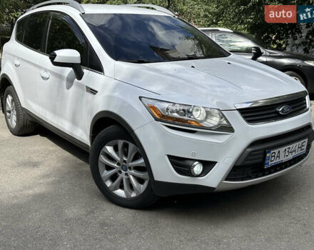 Білий Форд Куга, об'ємом двигуна 2 л та пробігом 195 тис. км за 11000 $, фото 2 на Automoto.ua