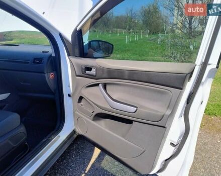 Білий Форд Куга, об'ємом двигуна 2 л та пробігом 173 тис. км за 9000 $, фото 17 на Automoto.ua