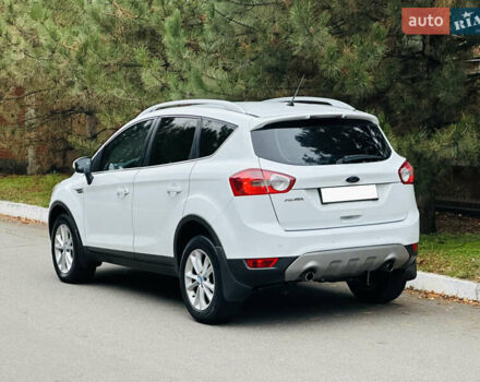 Белый Форд Куга, объемом двигателя 2 л и пробегом 117 тыс. км за 12350 $, фото 5 на Automoto.ua