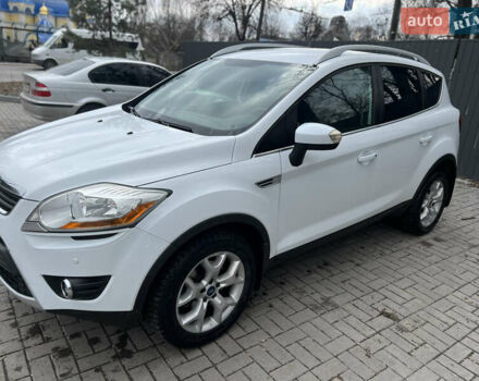 Белый Форд Куга, объемом двигателя 2 л и пробегом 145 тыс. км за 10599 $, фото 2 на Automoto.ua