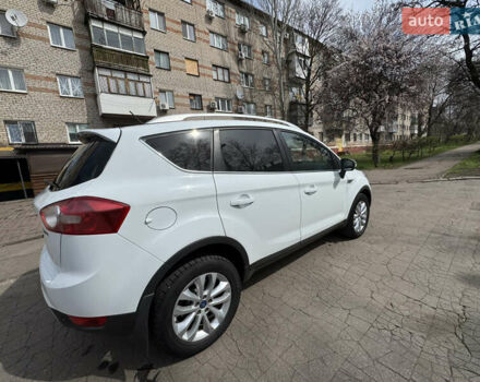 Белый Форд Куга, объемом двигателя 2 л и пробегом 216 тыс. км за 11500 $, фото 3 на Automoto.ua