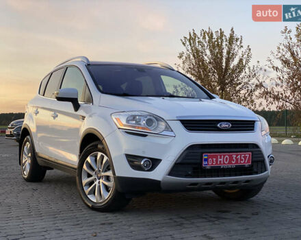 Форд Куга 2011 в Радивилове на Automoto.ua Белый Форд Куга, объемом двигателя 2 л и пробегом 257 тыс. км за 9950 $, фото 58 на Automoto.ua