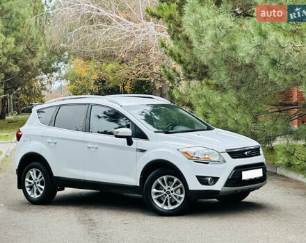 Белый Форд Куга, объемом двигателя 2 л и пробегом 117 тыс. км за 12350 $, фото 26 на Automoto.ua