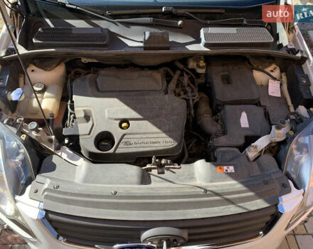 Білий Форд Куга, об'ємом двигуна 2 л та пробігом 200 тис. км за 12500 $, фото 4 на Automoto.ua