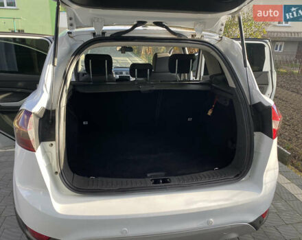 Форд Куга 2011 в Стрые на Automoto.ua Белый Форд Куга, объемом двигателя 2 л и пробегом 282 тыс. км за 11300 $, фото 13 на Automoto.ua