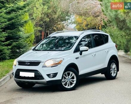 Белый Форд Куга, объемом двигателя 2 л и пробегом 117 тыс. км за 12350 $, фото 1 на Automoto.ua