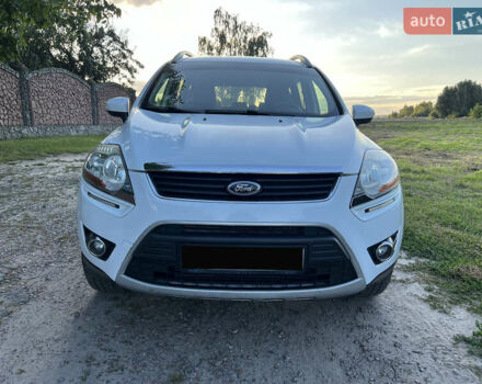 Белый Форд Куга, объемом двигателя 2 л и пробегом 165 тыс. км за 8999 $, фото 1 на Automoto.ua