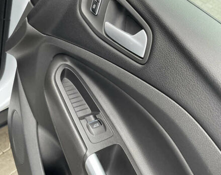 Белый Форд Куга, объемом двигателя 2 л и пробегом 182 тыс. км за 12400 $, фото 57 на Automoto.ua