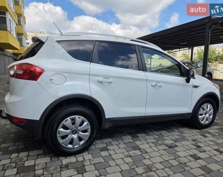 Білий Форд Куга, об'ємом двигуна 2 л та пробігом 176 тис. км за 12700 $, фото 4 на Automoto.ua