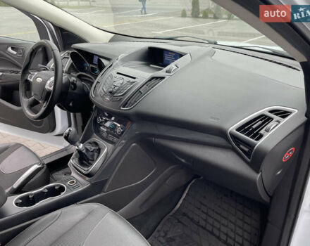 Белый Форд Куга, объемом двигателя 2 л и пробегом 182 тыс. км за 12400 $, фото 62 на Automoto.ua