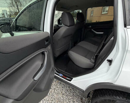 Белый Форд Куга, объемом двигателя 2.52 л и пробегом 225 тыс. км за 11300 $, фото 7 на Automoto.ua