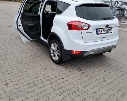 Белый Форд Куга, объемом двигателя 2 л и пробегом 160 тыс. км за 10900 $, фото 3 на Automoto.ua