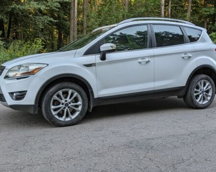 Белый Форд Куга, объемом двигателя 2 л и пробегом 290 тыс. км за 244 $, фото 1 на Automoto.ua