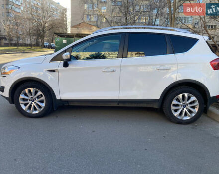 Білий Форд Куга, об'ємом двигуна 2 л та пробігом 107 тис. км за 13000 $, фото 3 на Automoto.ua
