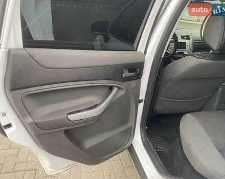 Белый Форд Куга, объемом двигателя 2.5 л и пробегом 220 тыс. км за 10500 $, фото 40 на Automoto.ua