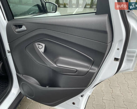 Белый Форд Куга, объемом двигателя 2 л и пробегом 182 тыс. км за 12400 $, фото 51 на Automoto.ua