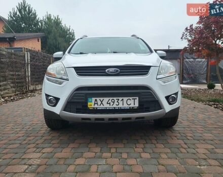 Белый Форд Куга, объемом двигателя 2 л и пробегом 198 тыс. км за 12000 $, фото 1 на Automoto.ua