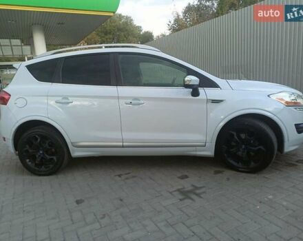 Белый Форд Куга, объемом двигателя 2 л и пробегом 148 тыс. км за 13600 $, фото 4 на Automoto.ua