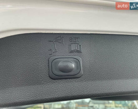 Белый Форд Куга, объемом двигателя 2 л и пробегом 182 тыс. км за 12400 $, фото 43 на Automoto.ua