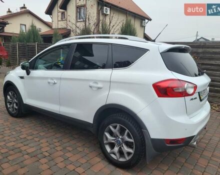 Белый Форд Куга, объемом двигателя 2 л и пробегом 198 тыс. км за 12000 $, фото 3 на Automoto.ua