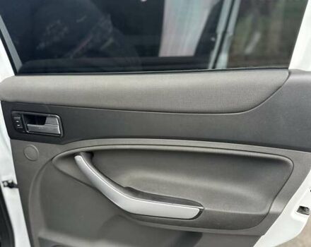 Белый Форд Куга, объемом двигателя 2 л и пробегом 294 тыс. км за 11500 $, фото 4 на Automoto.ua