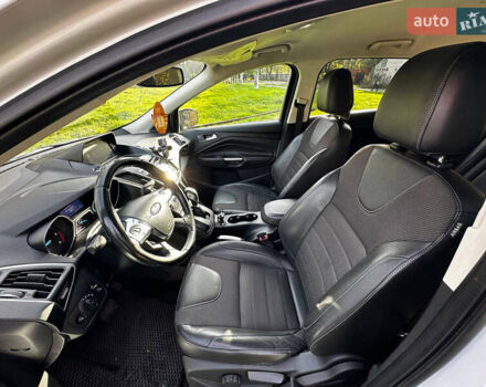 Білий Форд Куга, об'ємом двигуна 2 л та пробігом 138 тис. км за 13000 $, фото 5 на Automoto.ua