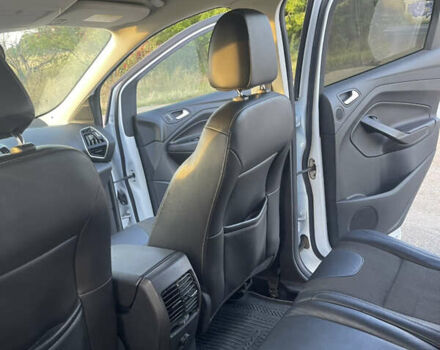 Белый Форд Куга, объемом двигателя 2 л и пробегом 205 тыс. км за 12500 $, фото 4 на Automoto.ua