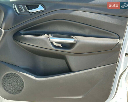 Белый Форд Куга, объемом двигателя 2 л и пробегом 221 тыс. км за 10990 $, фото 23 на Automoto.ua