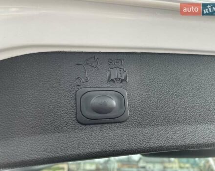 Белый Форд Куга, объемом двигателя 2 л и пробегом 182 тыс. км за 11950 $, фото 44 на Automoto.ua