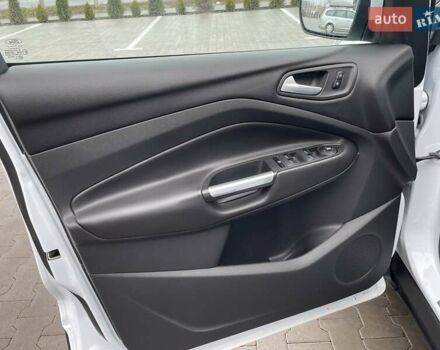 Белый Форд Куга, объемом двигателя 2 л и пробегом 182 тыс. км за 11950 $, фото 30 на Automoto.ua