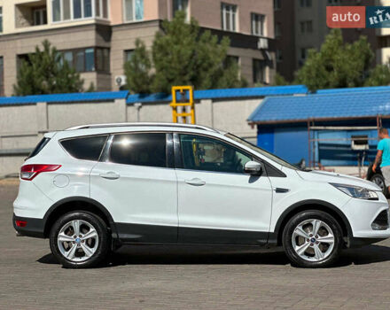 Белый Форд Куга, объемом двигателя 2 л и пробегом 221 тыс. км за 10990 $, фото 3 на Automoto.ua