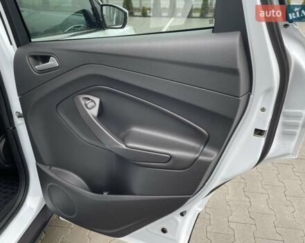 Белый Форд Куга, объемом двигателя 2 л и пробегом 182 тыс. км за 11950 $, фото 52 на Automoto.ua