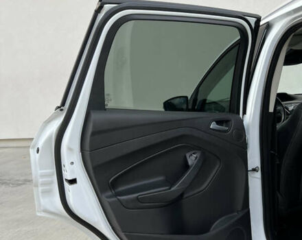 Білий Форд Куга, об'ємом двигуна 2 л та пробігом 198 тис. км за 11800 $, фото 25 на Automoto.ua