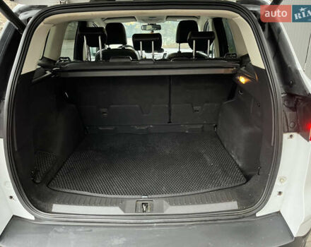 Белый Форд Куга, объемом двигателя 2 л и пробегом 213 тыс. км за 12300 $, фото 11 на Automoto.ua