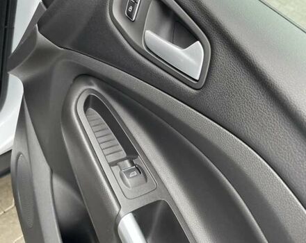 Белый Форд Куга, объемом двигателя 2 л и пробегом 182 тыс. км за 11950 $, фото 58 на Automoto.ua