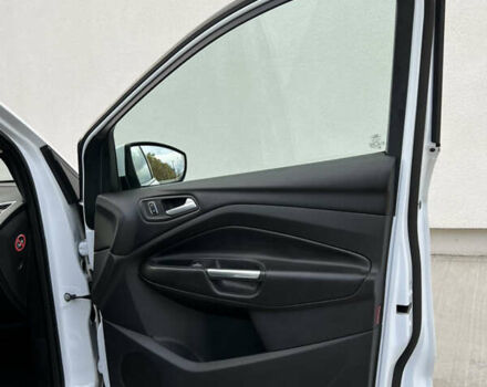 Білий Форд Куга, об'ємом двигуна 2 л та пробігом 198 тис. км за 11800 $, фото 29 на Automoto.ua