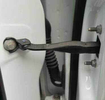 Белый Форд Куга, объемом двигателя 2 л и пробегом 135 тыс. км за 14500 $, фото 10 на Automoto.ua