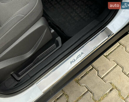 Белый Форд Куга, объемом двигателя 2 л и пробегом 125 тыс. км за 13700 $, фото 57 на Automoto.ua