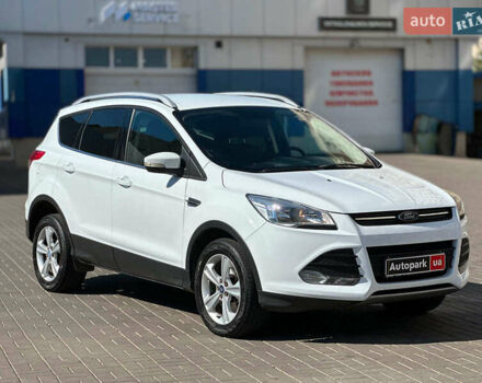 Белый Форд Куга, объемом двигателя 2 л и пробегом 221 тыс. км за 10990 $, фото 2 на Automoto.ua