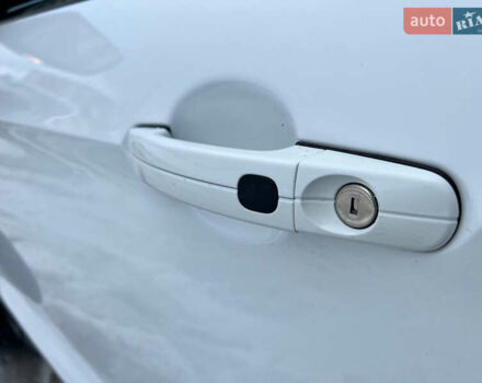 Белый Форд Куга, объемом двигателя 2 л и пробегом 205 тыс. км за 12700 $, фото 3 на Automoto.ua