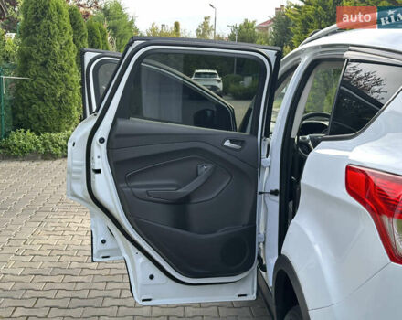Белый Форд Куга, объемом двигателя 2 л и пробегом 125 тыс. км за 13700 $, фото 25 на Automoto.ua