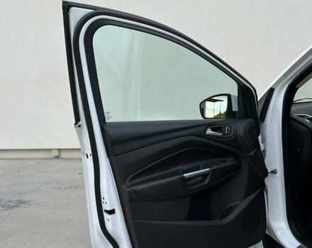 Білий Форд Куга, об'ємом двигуна 2 л та пробігом 198 тис. км за 11800 $, фото 23 на Automoto.ua